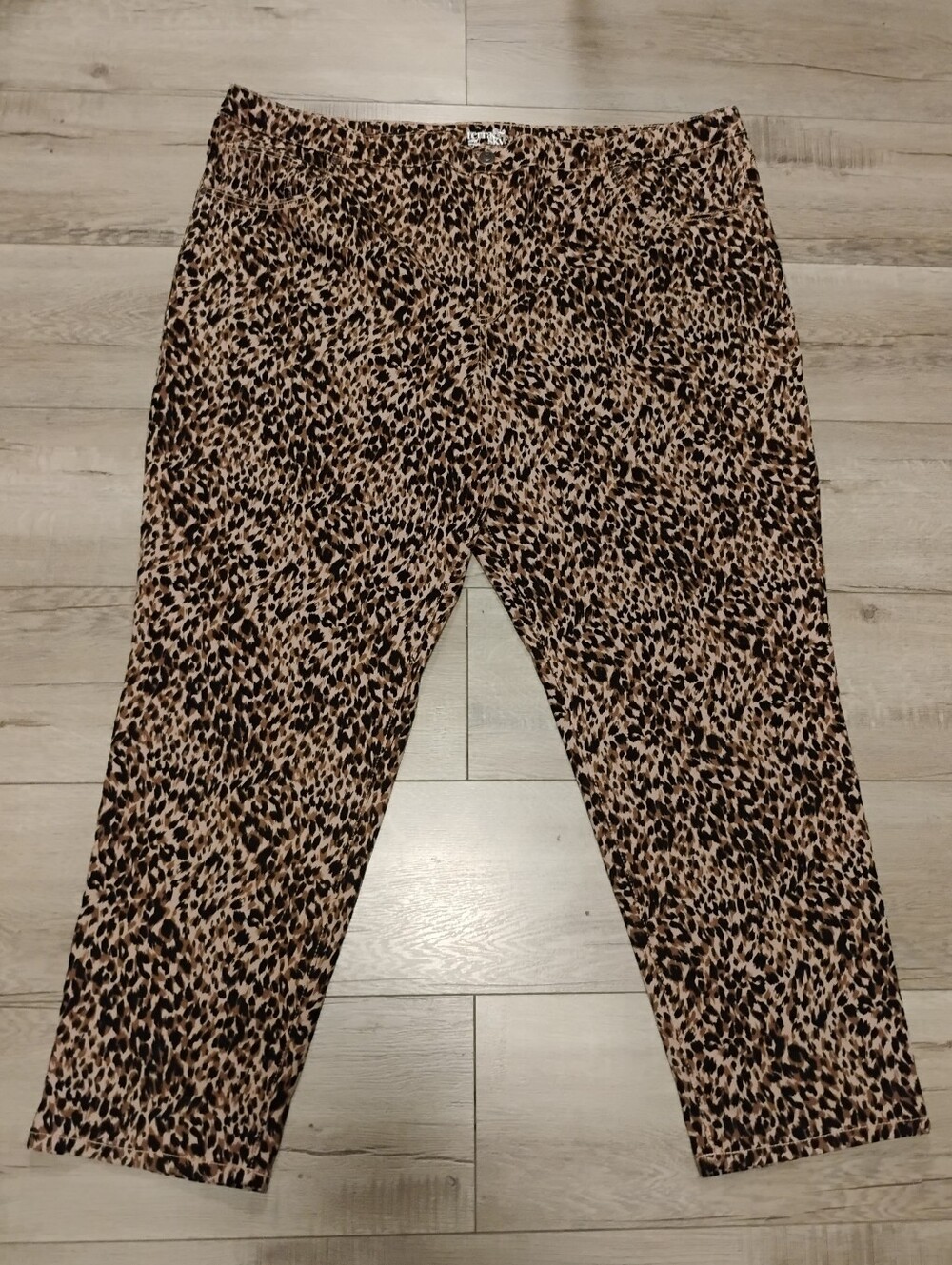 Terra & Sky Women's Plus Size Core Straight Leg Jeans in Size 26W in Leopard